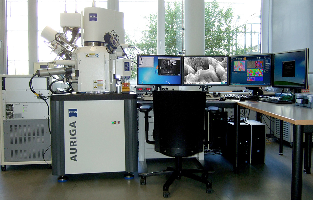 Das Feldemitter-Rasterelektronenmikroskop mit Focused Ion Beam