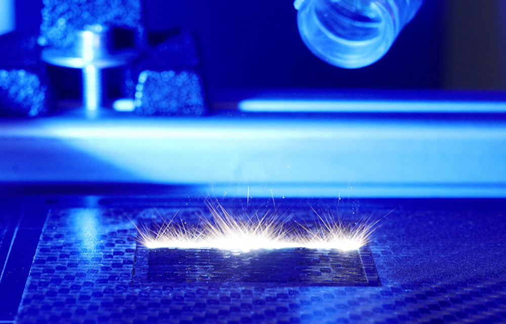Laserbearbeitung von Carbonfaserverstärkten Kunststoffe für Leichtbau-Autos der Zukunft