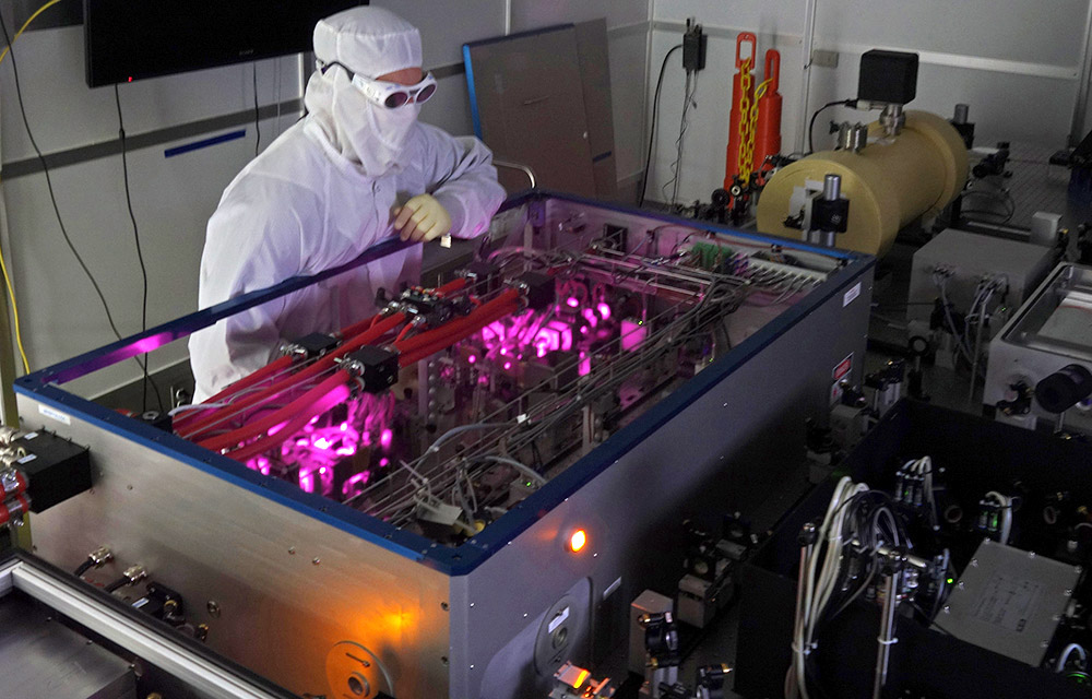 Der LZH-Laser im Reinraum des Gravitationswellen-Observatoriums LIGO