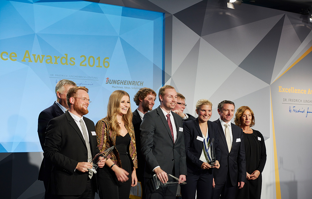 Gruppenfoto der Preisträger der diesjährigen Excellence Awards der Dr. Friedrich Jungheinrich-Stiftung