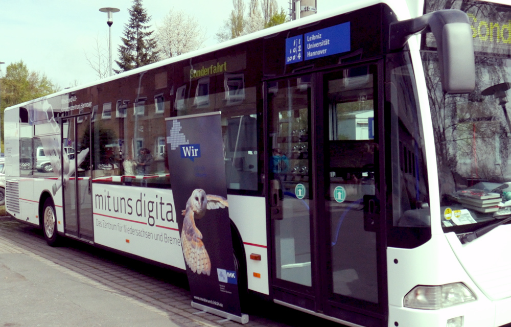 Der Industrie-4.0-Bus von „Mit uns digital!
