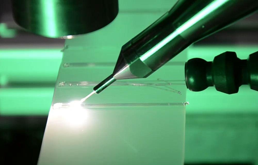Strukturen aus Glas mit dem Laser in 3D drucken - Produktionstechnik Hannover informiert