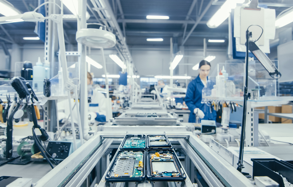 Figure 1: An intelligent manufacturing control will be realized in the IIP-E demonstrator at Sennheiser. (Photo: Gorodenkoff – stock.adobe.com)