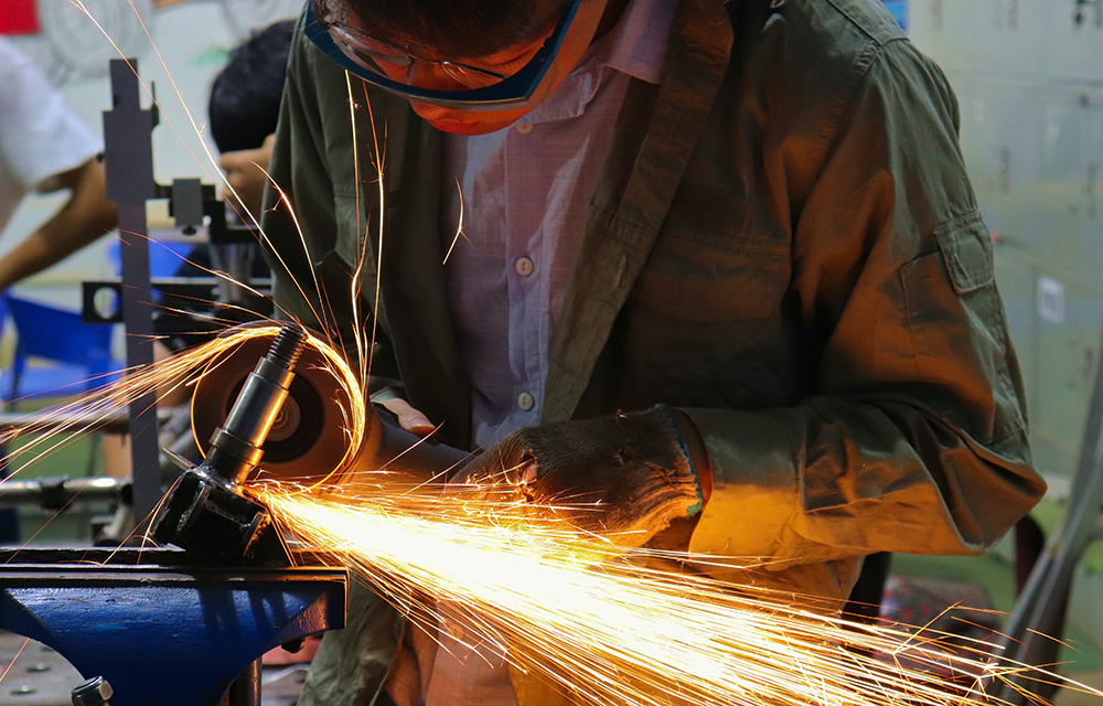 The situation in manufacturing companies is good, but new challenges are on the horizon. (Photo: Xi Wang / unsplash.com)