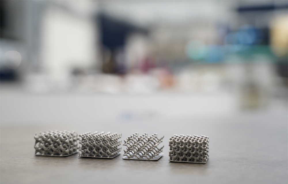 Additively manufactured demonstrators with lattice structures (Photo: LZH)