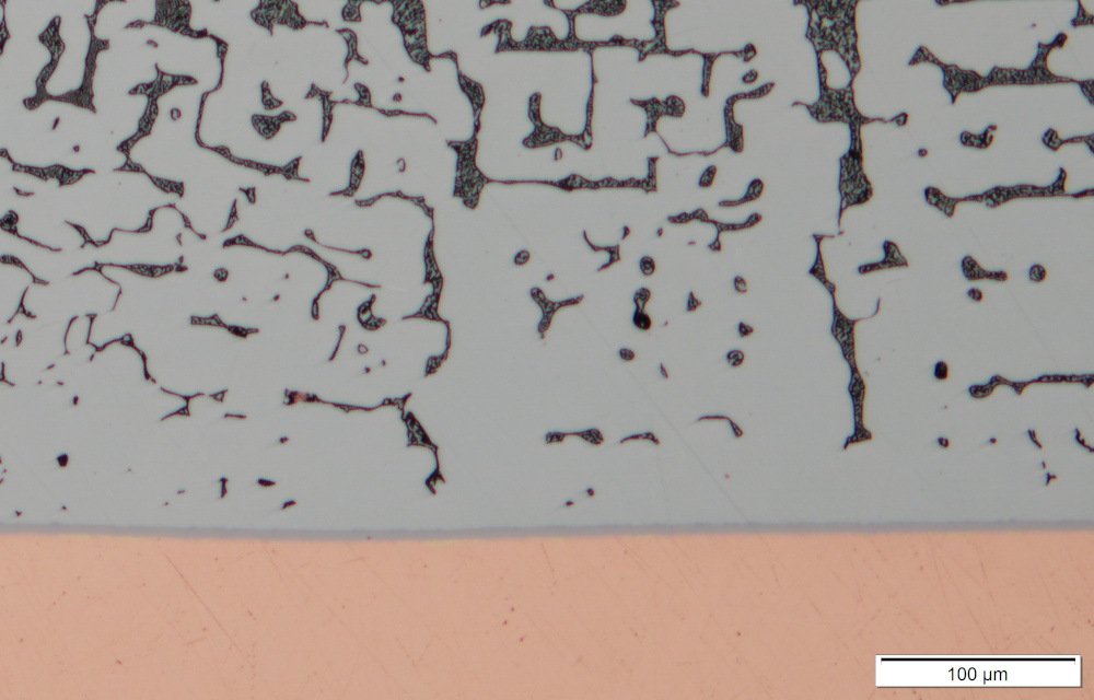 Light microscope image of the interface between the metals: Copper-aluminum castings produced in an oxygen-free atmosphere have the desired material bond with high thermal conductivity. (Image: IW)